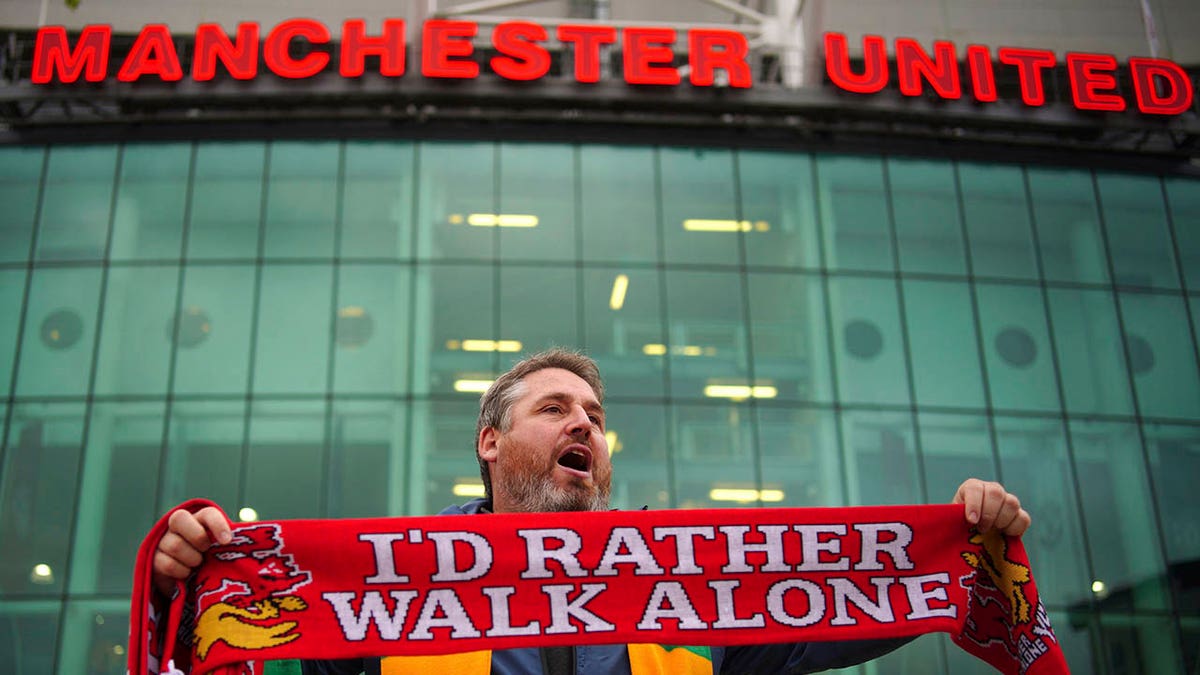 Man U fan protests the club