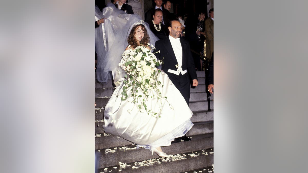 Mariah Carey marries Tommy Mottola