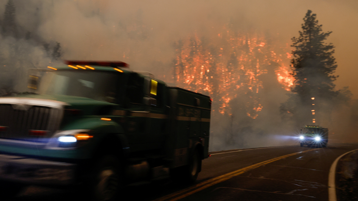 Vehicles fleeing California wildfire
