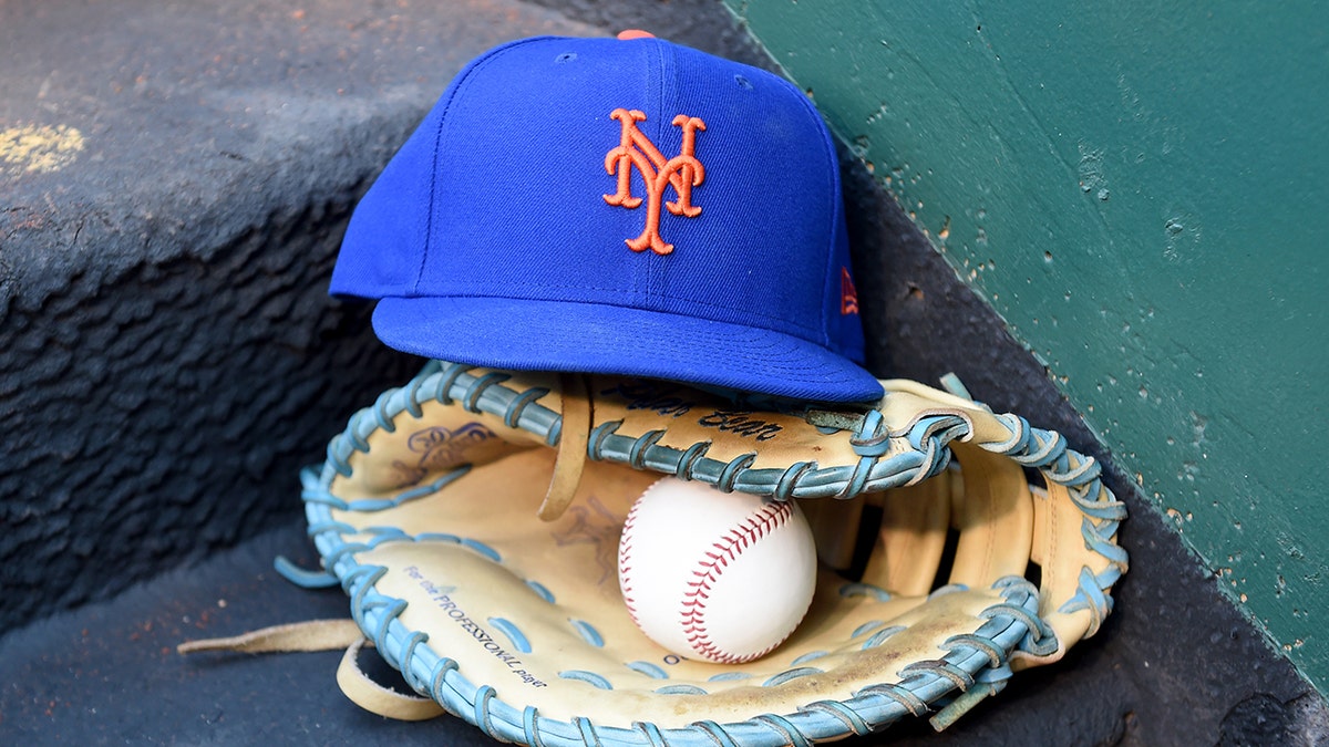 a Mets hat and baseball glove