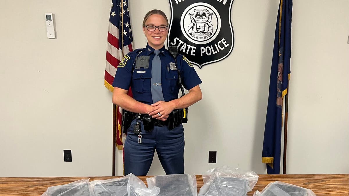Michigan police seize nearly $1 million worth of cocaine, 3 suspects arrested 1 Michigan police seize nearly $1 million worth of cocaine, 3 suspects arrested thumbnail