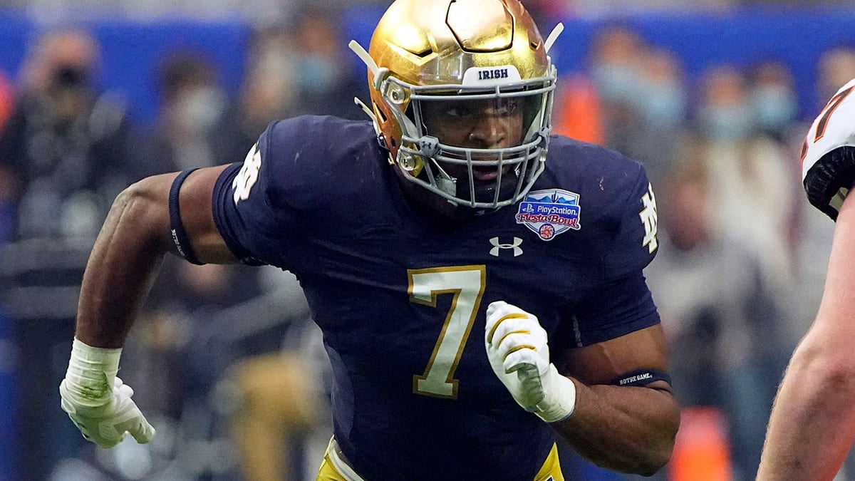 Notre Dame defender runs toward QB