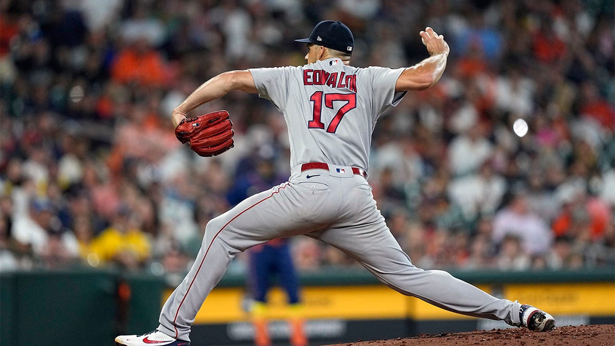 Nathan Eovaldi throws a pitch