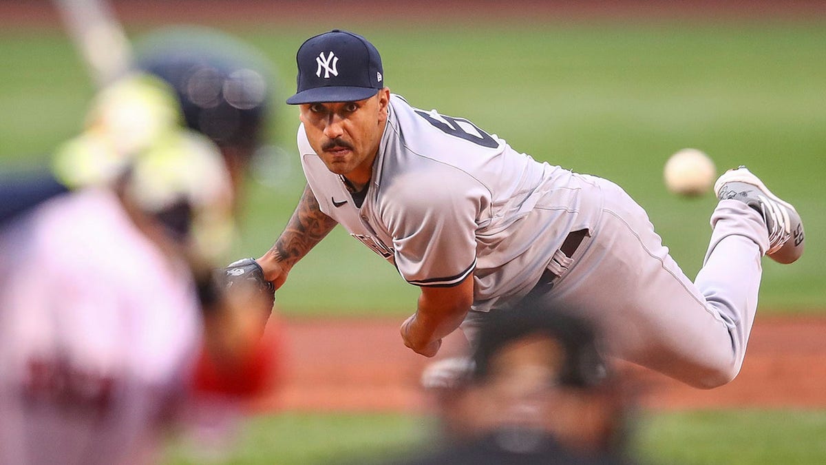 New York Yankees pitcher Nestor Cortes shows off lockout workout