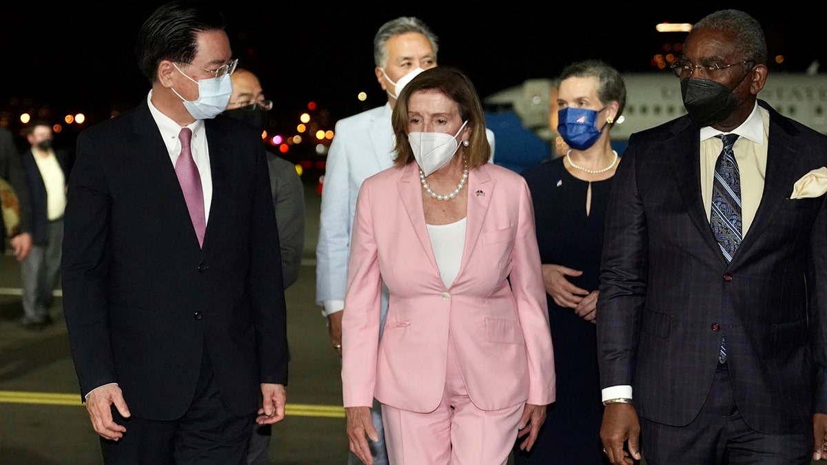 Speaker Pelosi lands in Taiwan