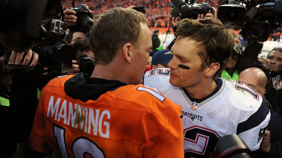 Tom Brady and Peyton Manning Face Off T-Shirt