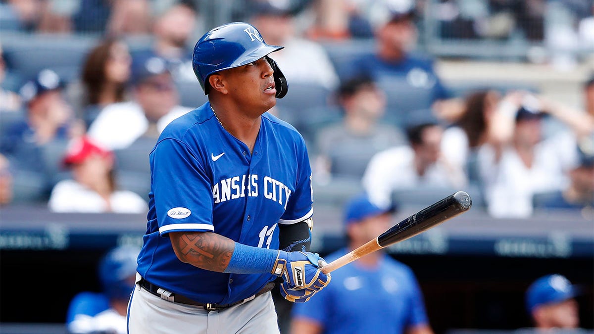 Salvador Perez watches home run