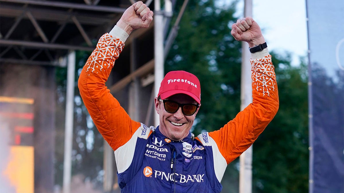 Scott Dixon celebrates winning