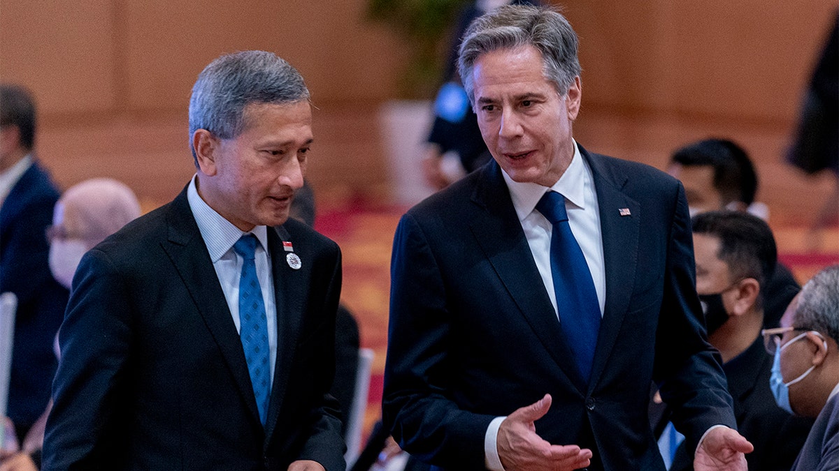 Secretary of State Antony Blinken speaks with Singapore Foreign Minister Vivian Balakrishnan in Cambodia