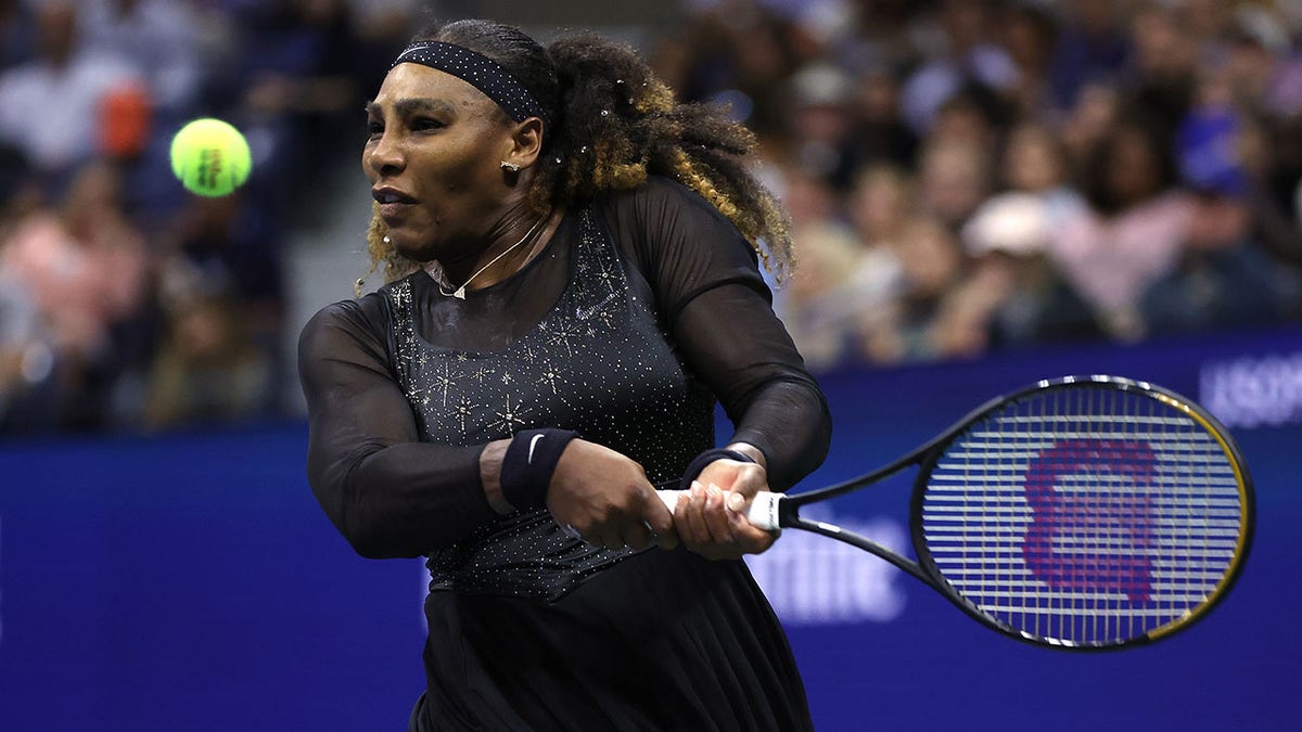 Serena Williams hits backhand