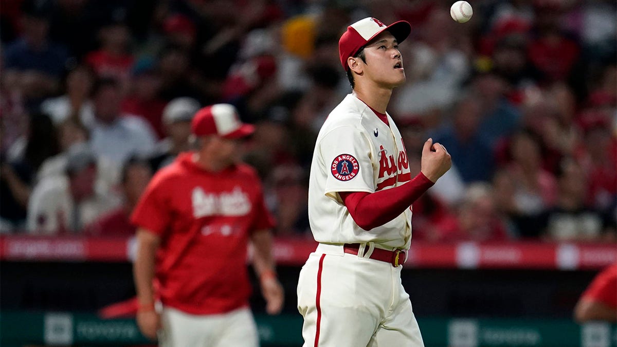 Shohei Ohtani flips ball in the air