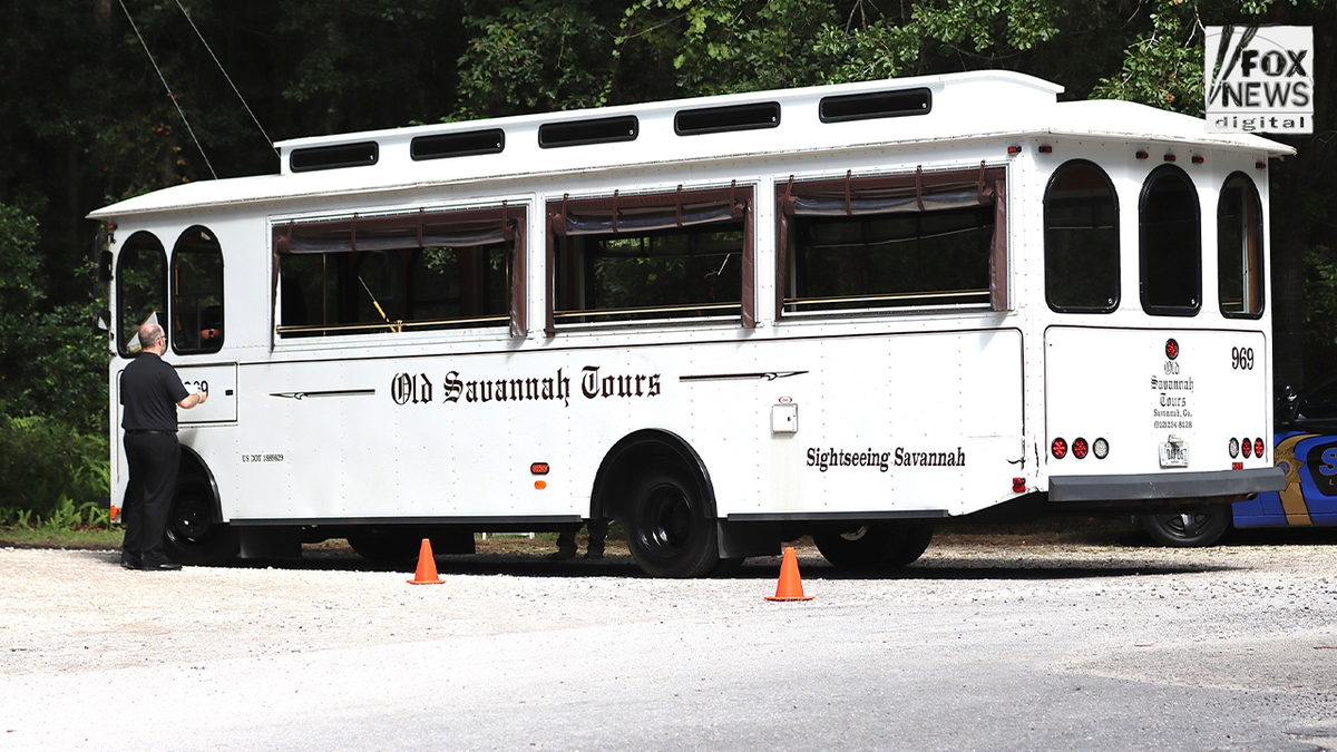 Shuttles arrive at Ben Affleck's home