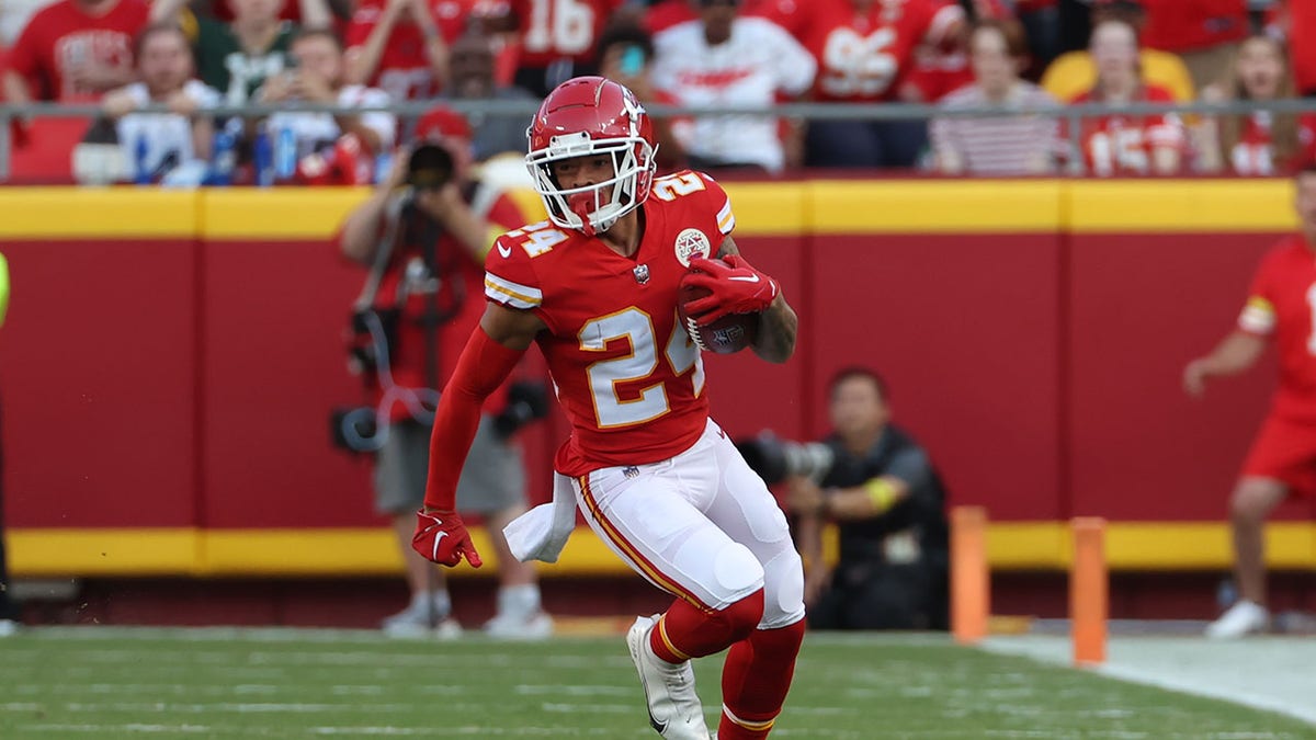 Kansas City Chiefs WR Skyy Moore pranked with fake rookie dinner bill