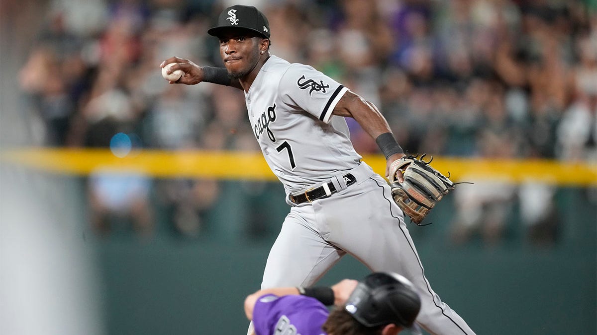 Tim Anderson throws ball