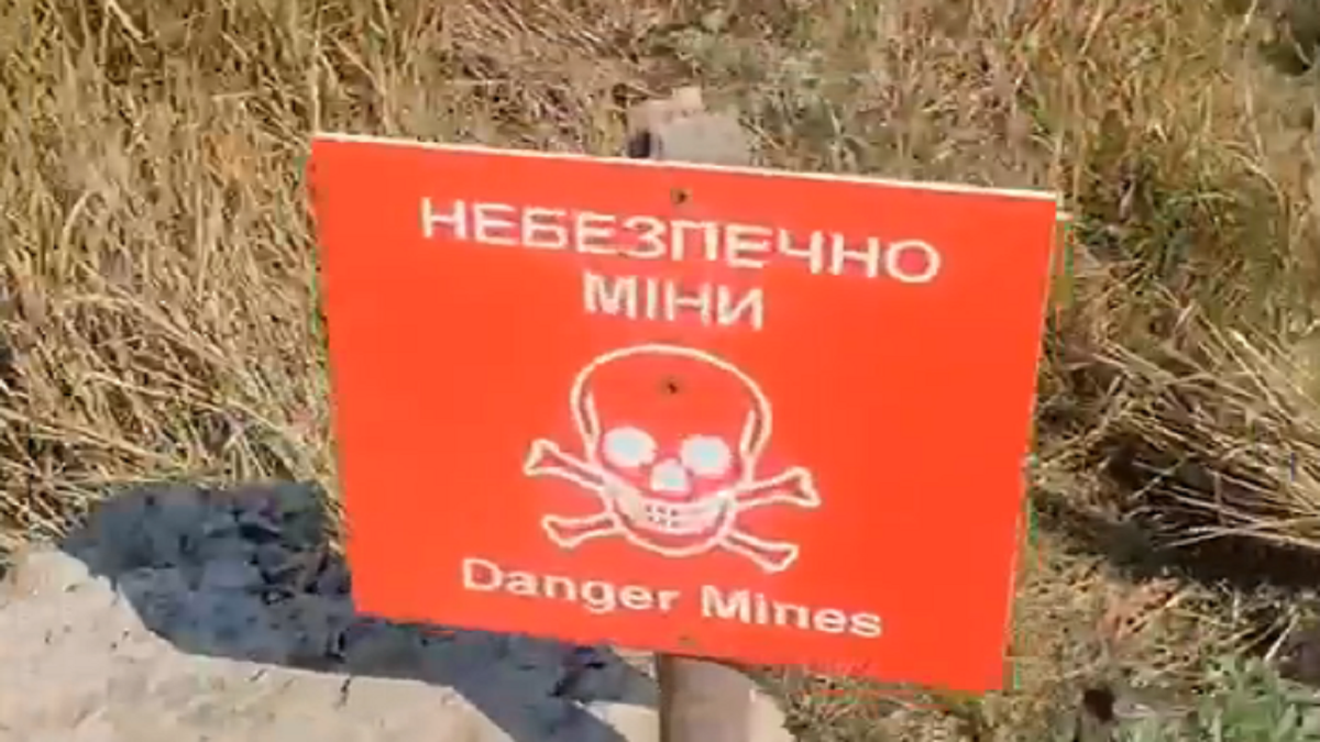 Ukraine sign warning about dangerous mines