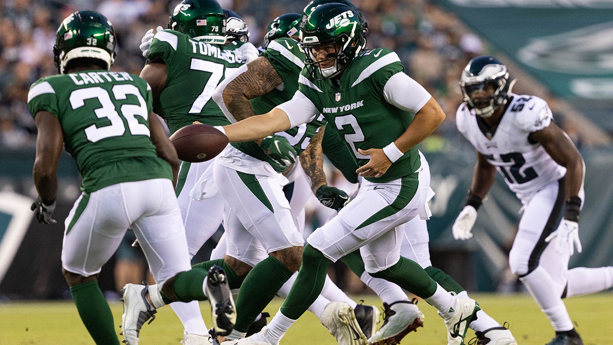 Zach Wilson runs play action