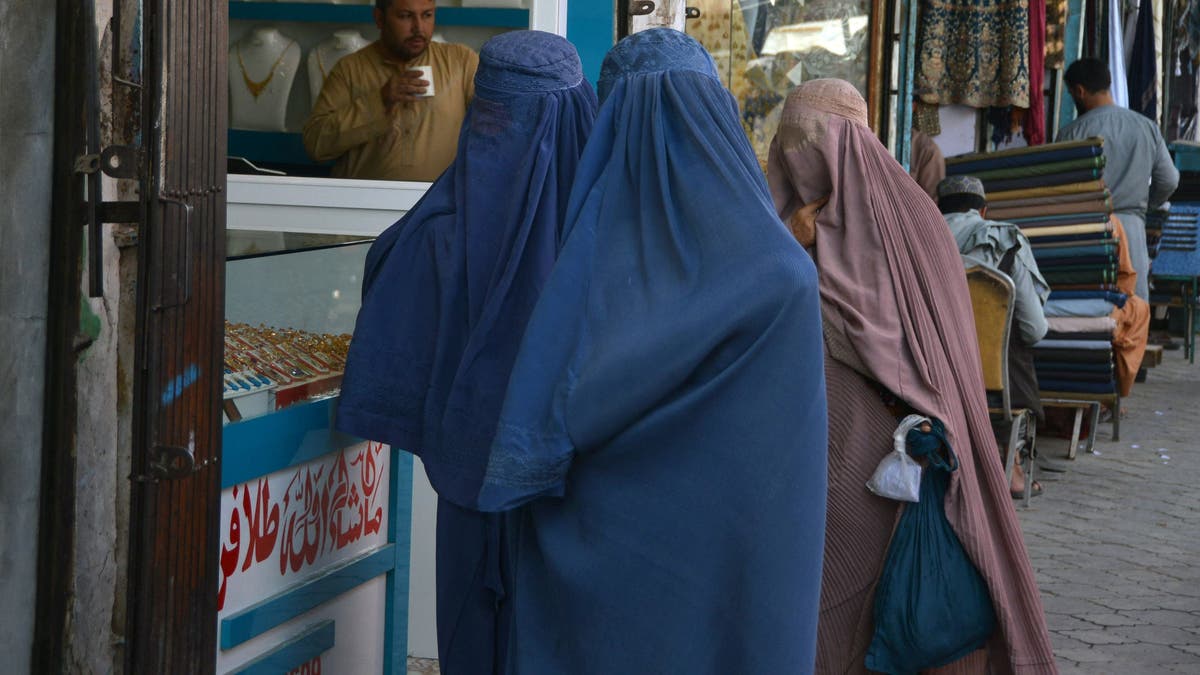Women in burqas in Afghanistan
