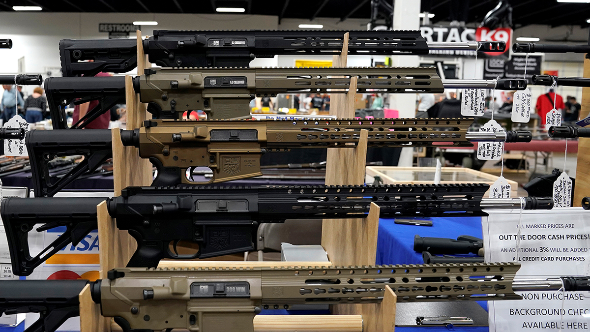 A photo showing AR-15s on display at a gun show