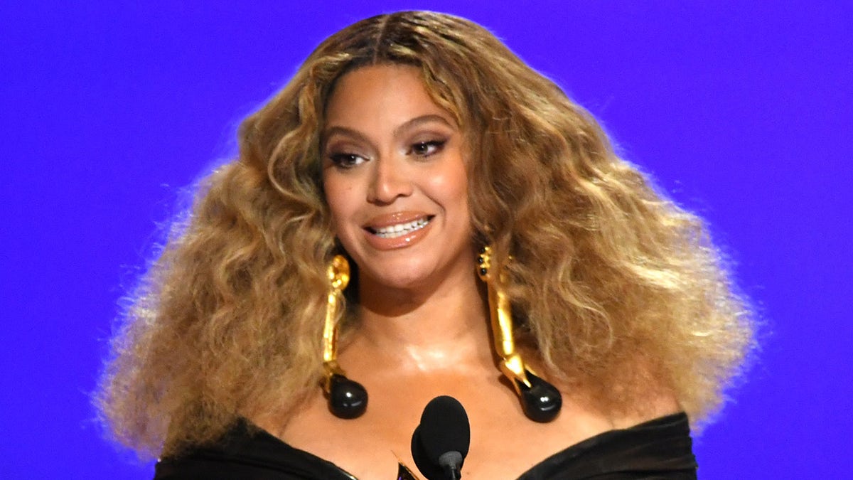 Beyonce accepts Grammy award