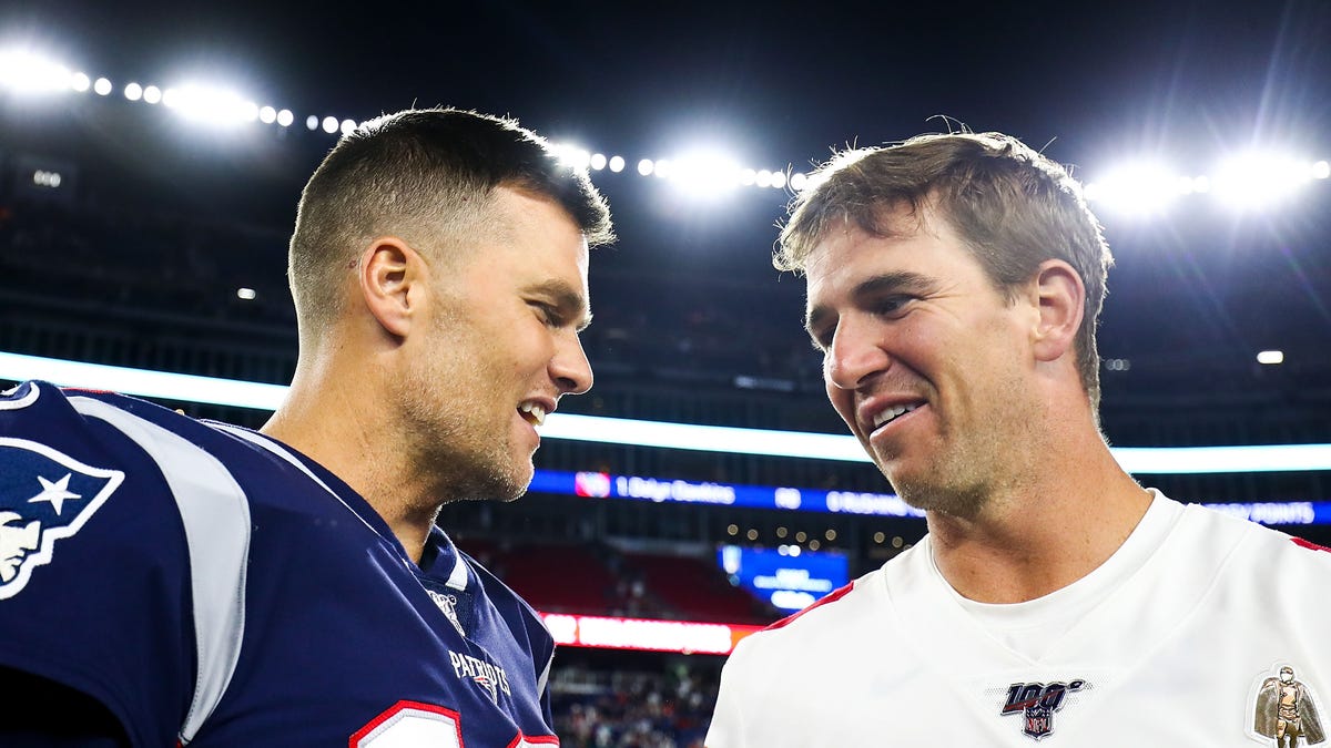 New England Patriots quarterback Tom Brady (12) shakes hands with Denver  Broncos quarterback Peyton Manning (18)