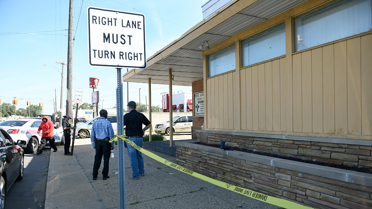 Detroit police at four shot scene