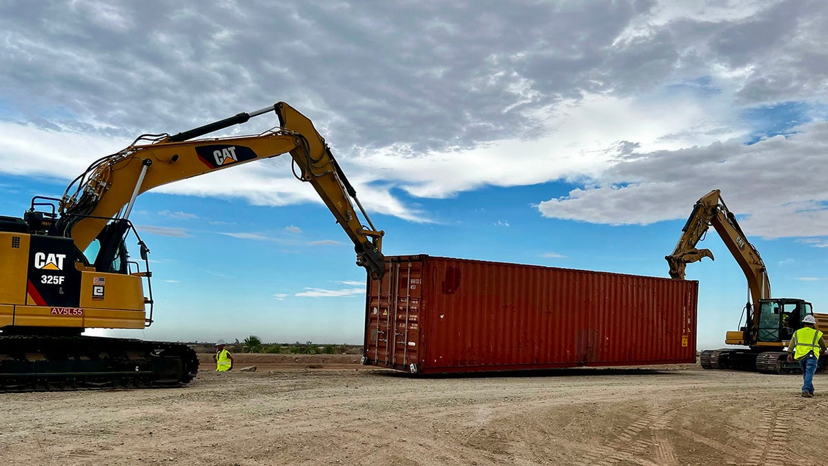 Arizona Gov Begins Sealing Gaps In Border Wall With Shipping Containers Topped With Razor Wire 8473