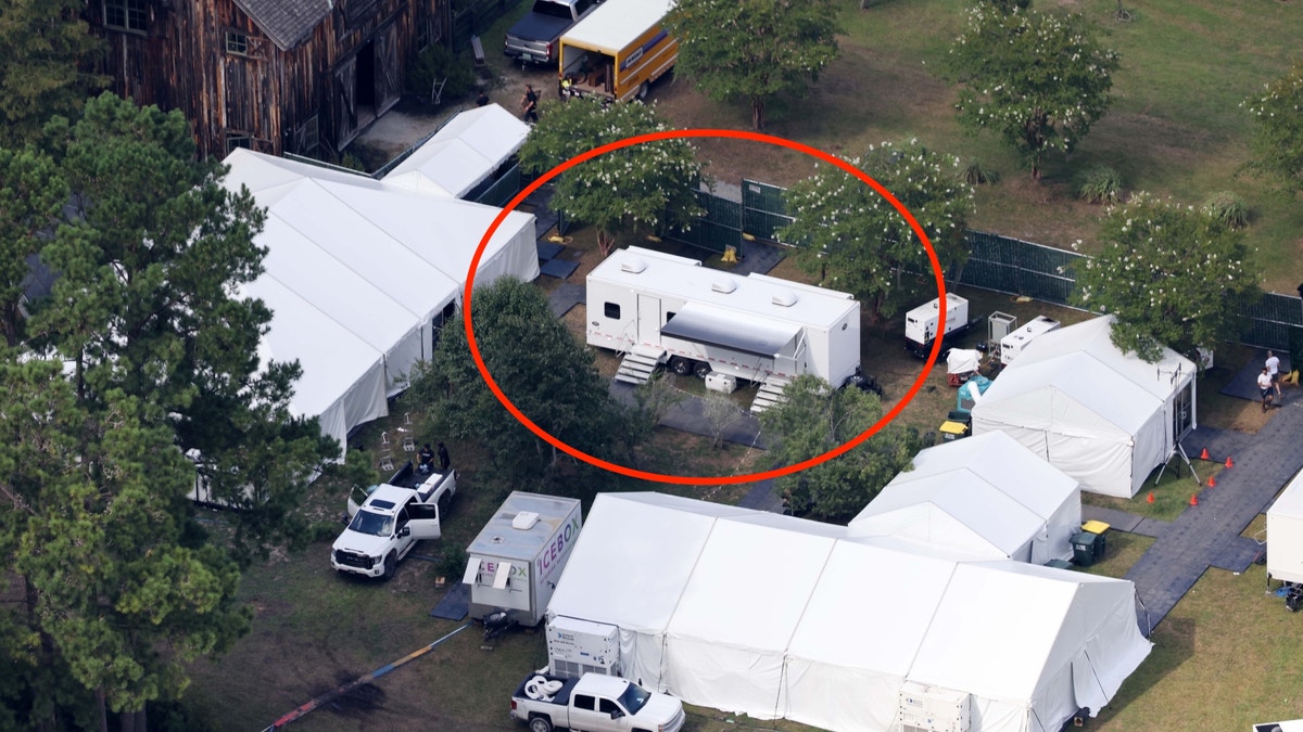 Porta Potty at JLo and Affleck wedding