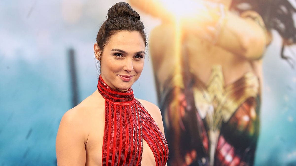 Gal Gadot mengatakan dia berterima kasih kepada tim medis yang menyelamatkan hidupnya.