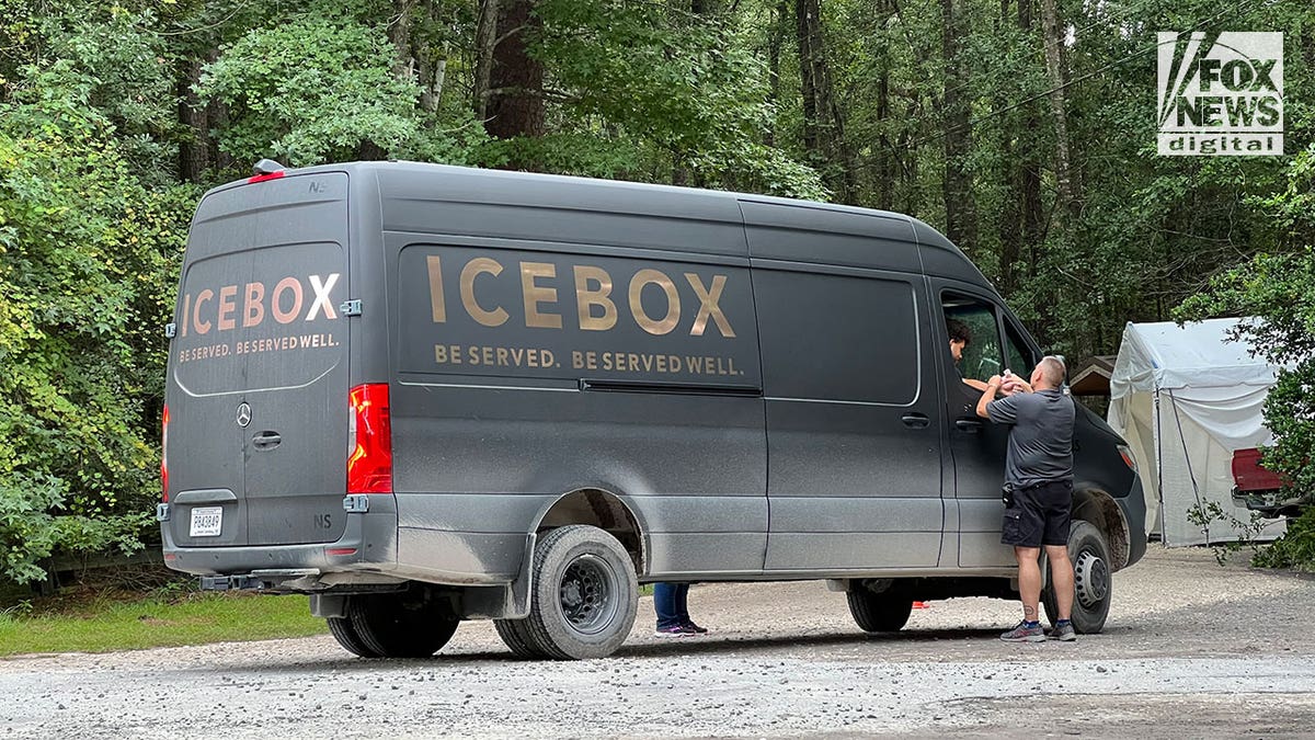 Ice Box Bar truck arriving at Bennifer wedding