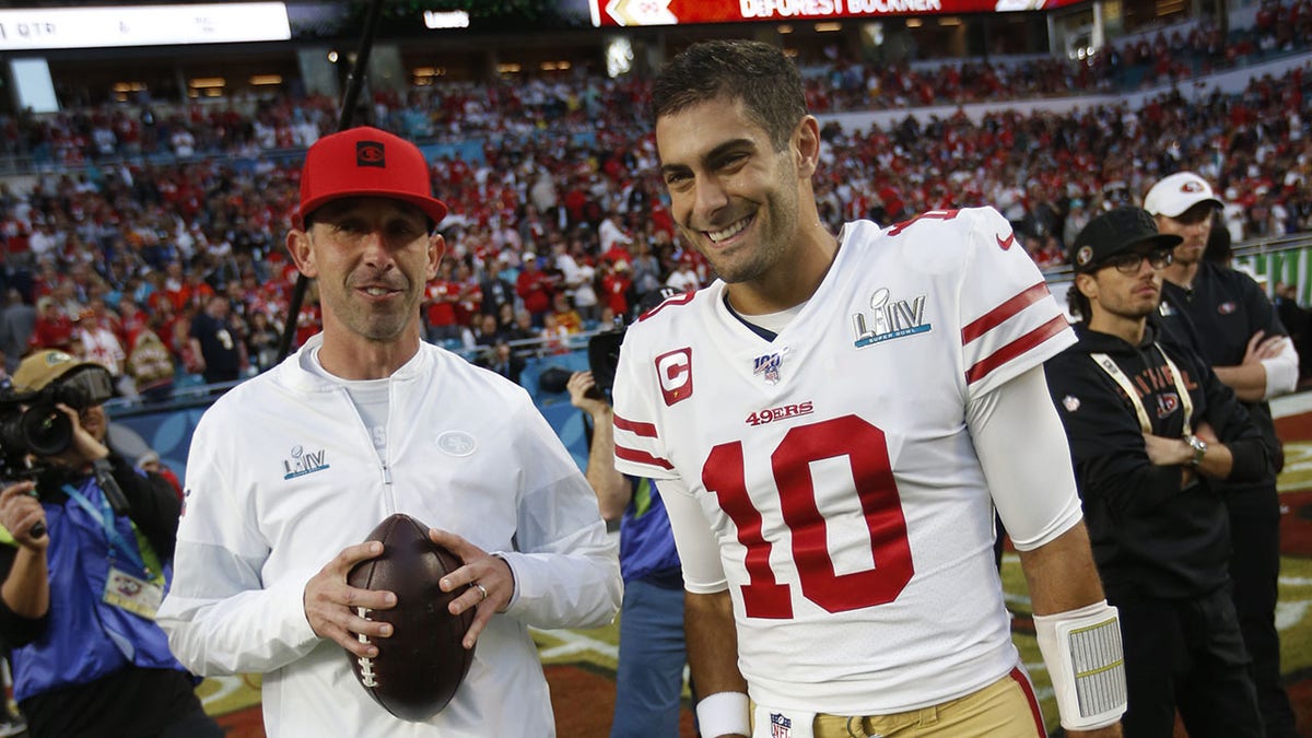 Kyle Shanahan and Jimmy Garoppolo before Super Bowl