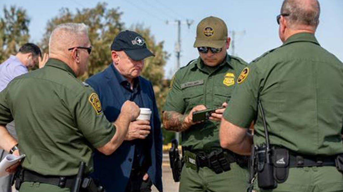 Sen. Mark Kelly Arizona Border Patrol agents