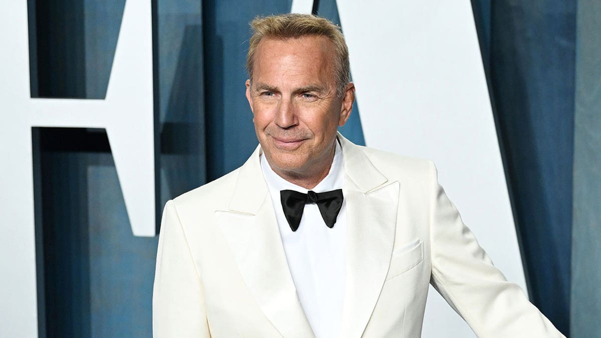 Kevin Costner wears achromatic tuxedo pinch achromatic front tie.