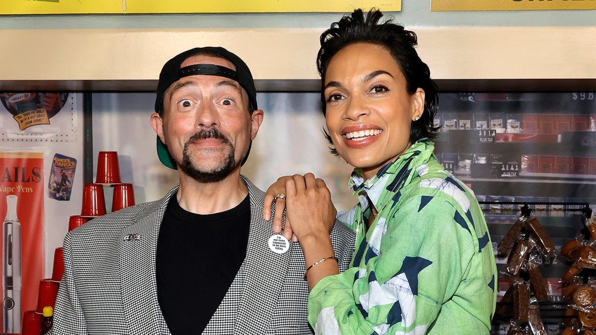 Kevin Smith Rosario Dawson