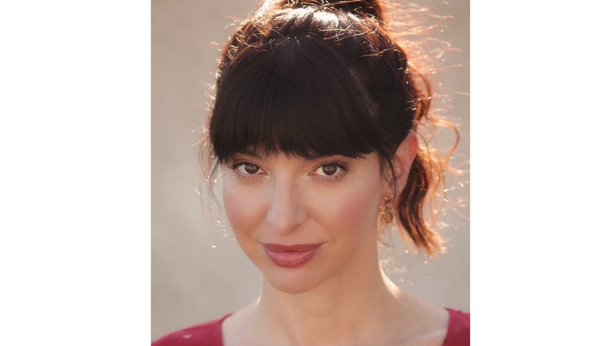 Lindsey Pearlman headshot