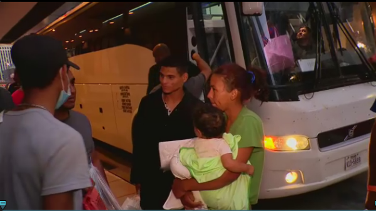 A migrant family in Chicago arriving on a bus from Texas