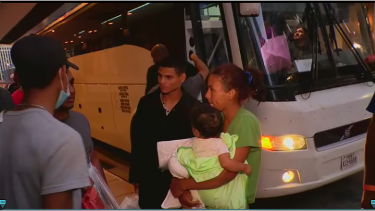 A migrant family in Chicago arriving on a bus from Texas