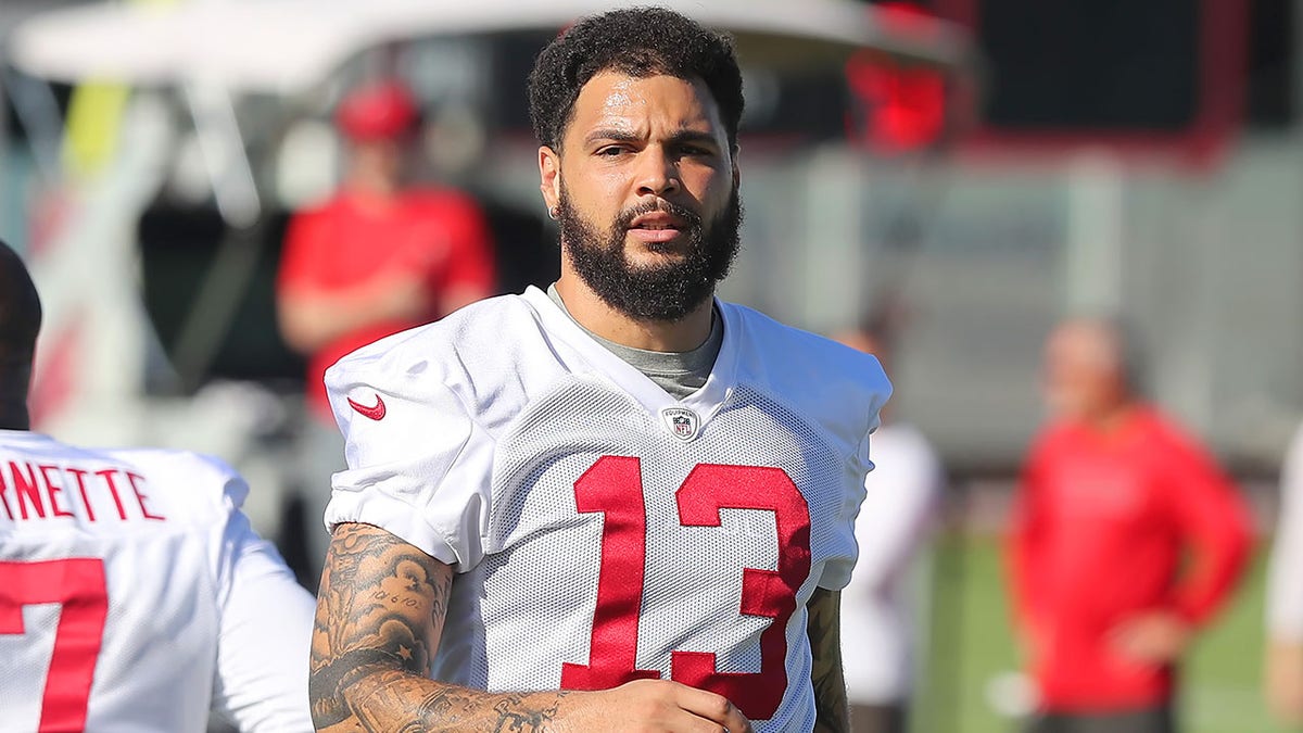 Mike Evans walking at practice