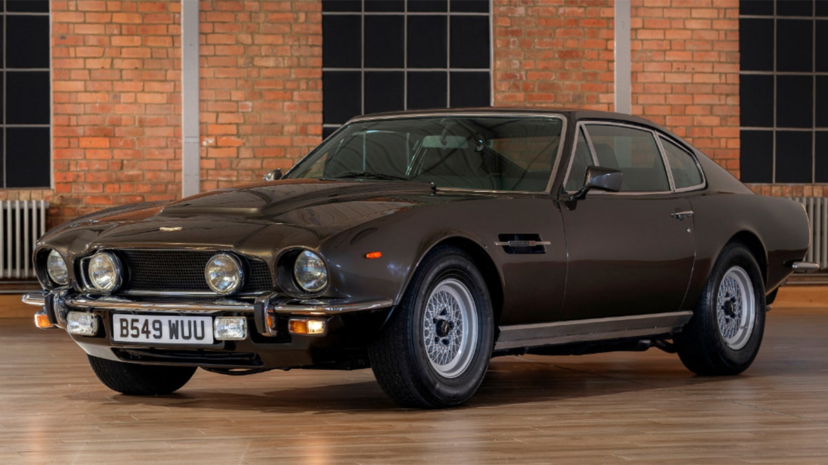 Aston Martin V8