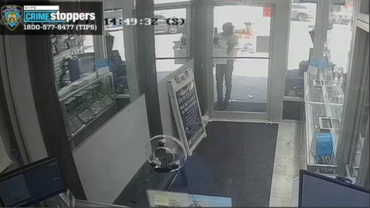 Surveillance video of suspect outside Bronx jewelry store