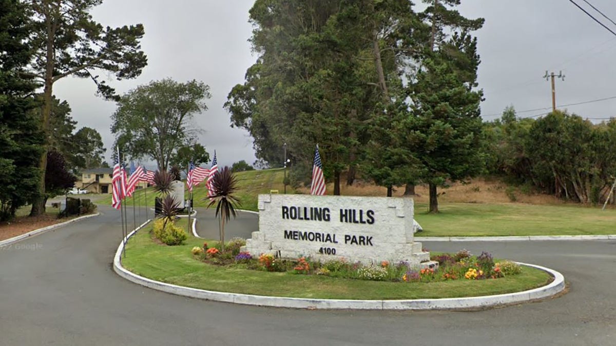 Rolling Hills Memorial Park cemetery