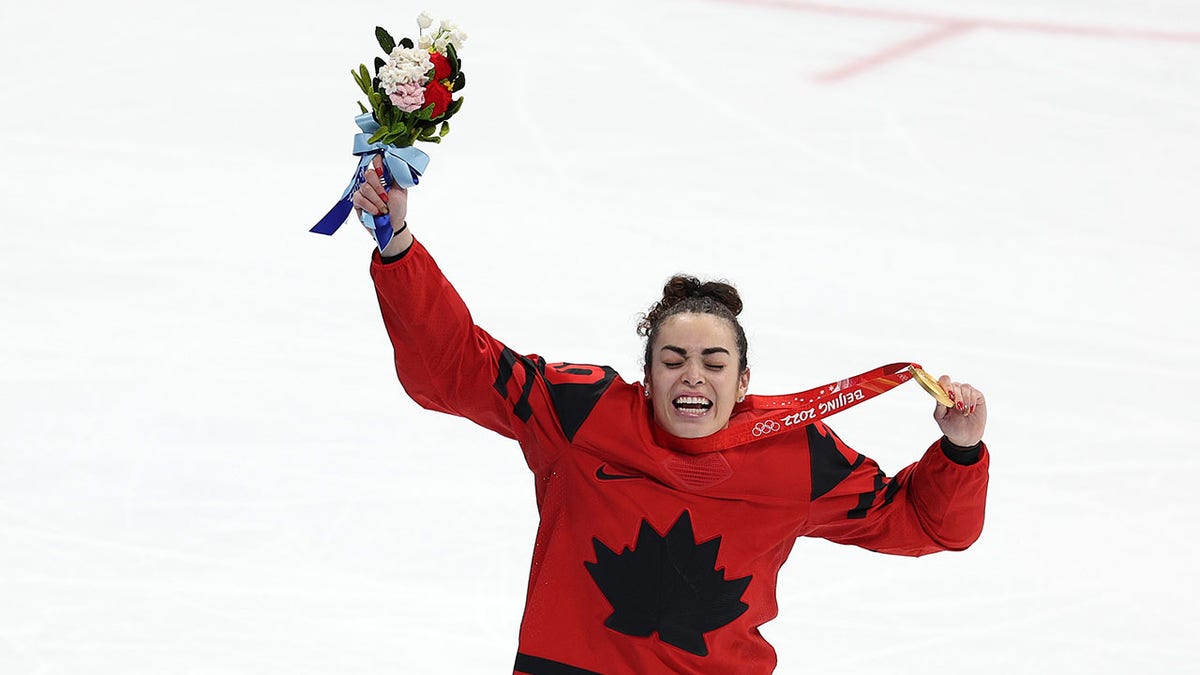 Sarah Nurse celebrates gold medal