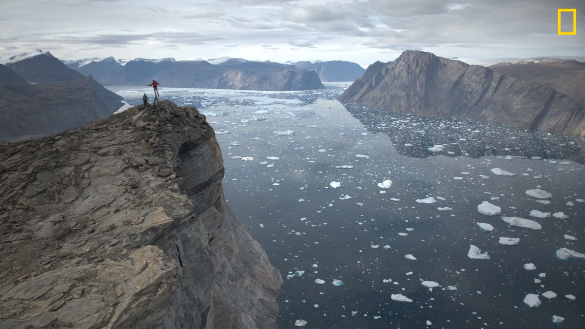 climbers reach Ingmikortilaq summit