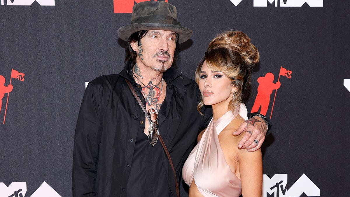 Tommy Lee posts and deletes fully nude photo on Instagram: 'Ooooopppsss' |  Fox News