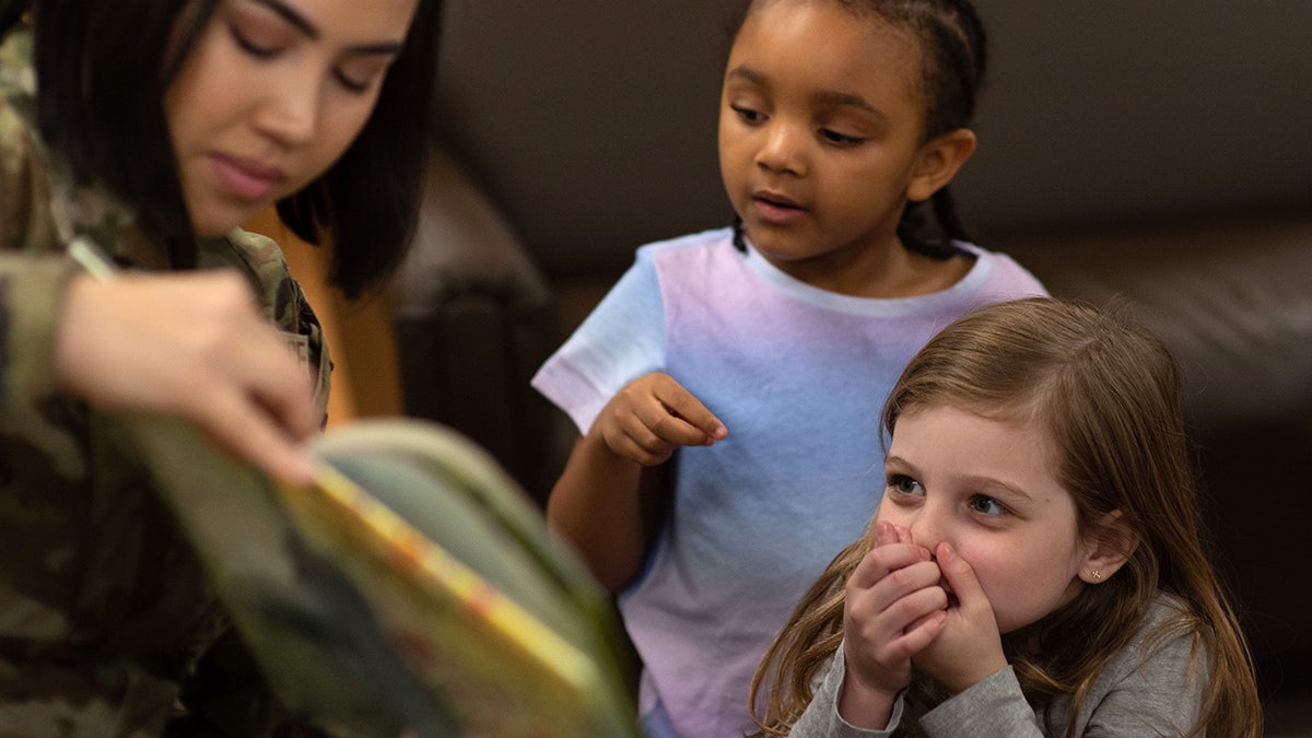 airman reads to children