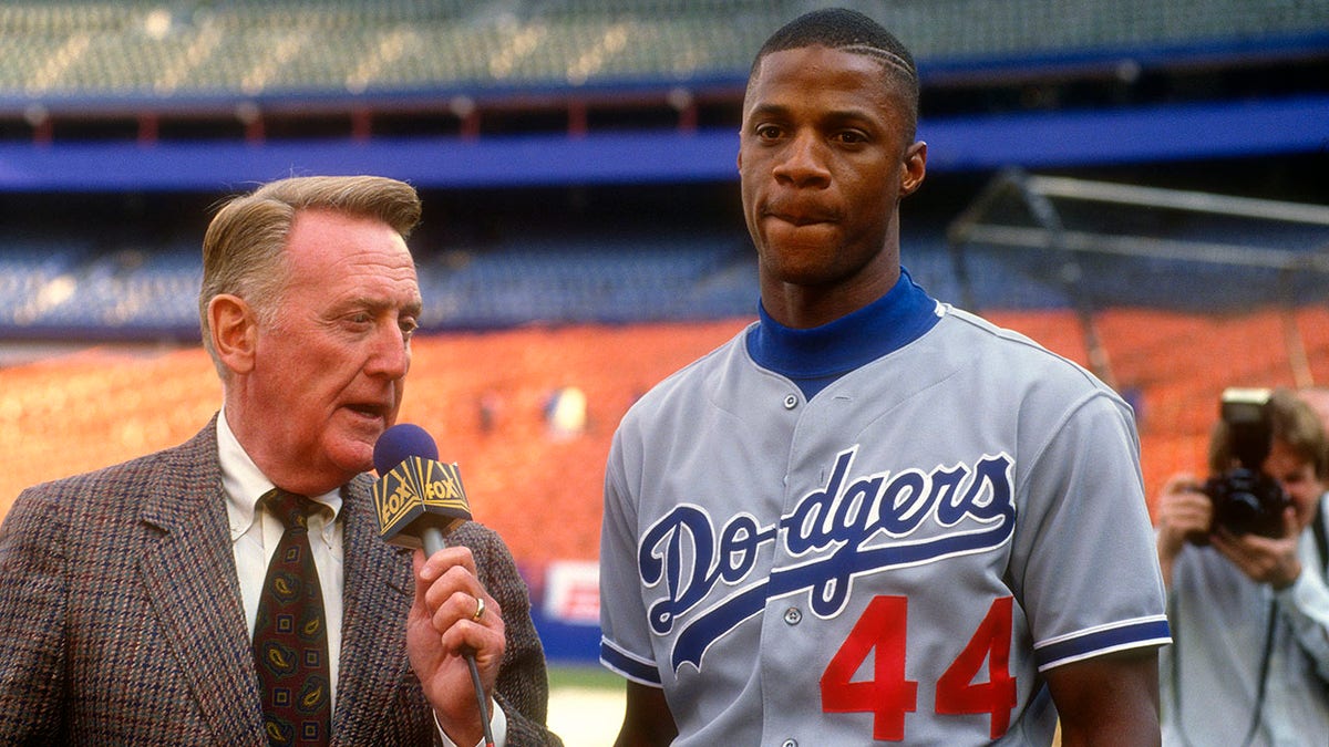 Vin Scully and Darryl Strawberry