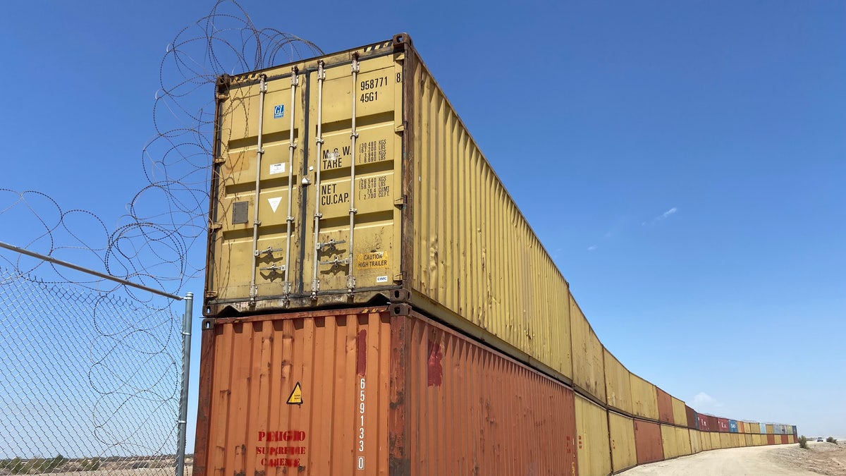 Shipping containers close gaps in Yuma border wall