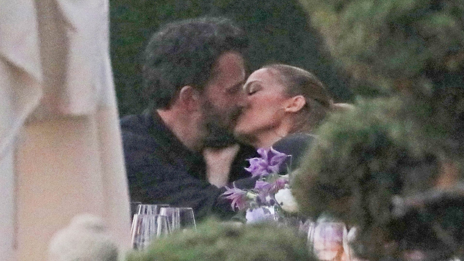 Ben Affleck Jennifer Lopez kissing Nobu
