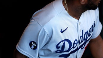 Dodgers honor legendary broadcaster Vin Scully with uniform patch