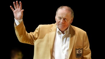 Len Dawson was 'my first sports hero,' Chiefs chairman Clark Hunt says
