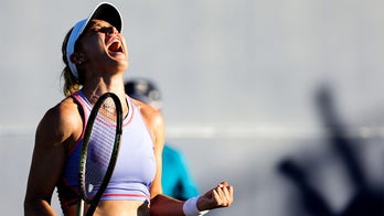 Paula Badosa breaks Elizabeth Mandlik's serve twice to rally in third set and win match